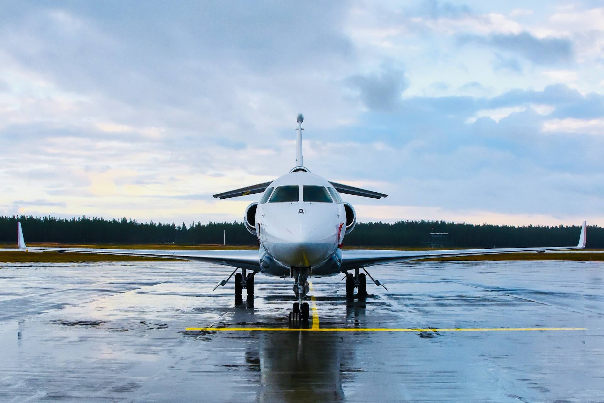 Secure a Private Jet Pilot Position in UHNW Aviation